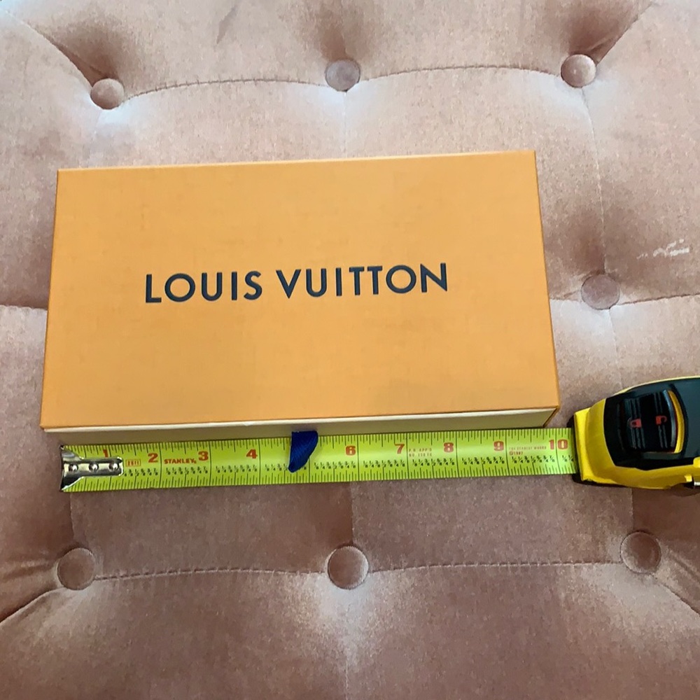 LV box with dust bag